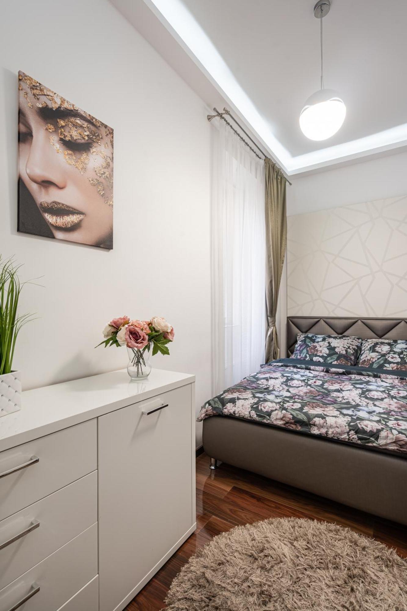 Centrum Opera Luxury Apartment With Free Garage Budapest Bagian luar foto