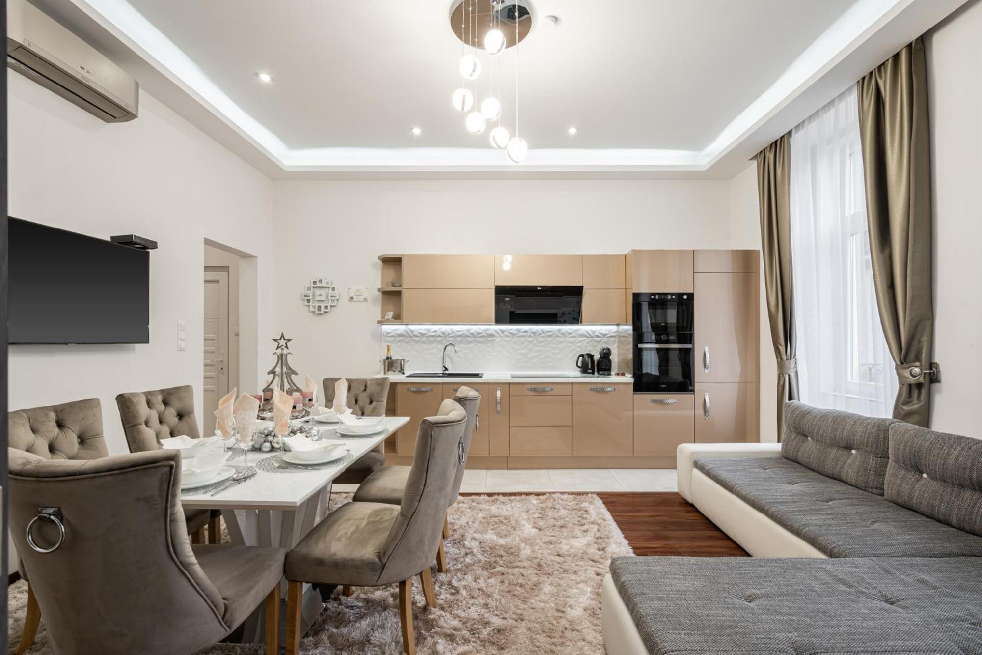 Centrum Opera Luxury Apartment With Free Garage Budapest Bagian luar foto