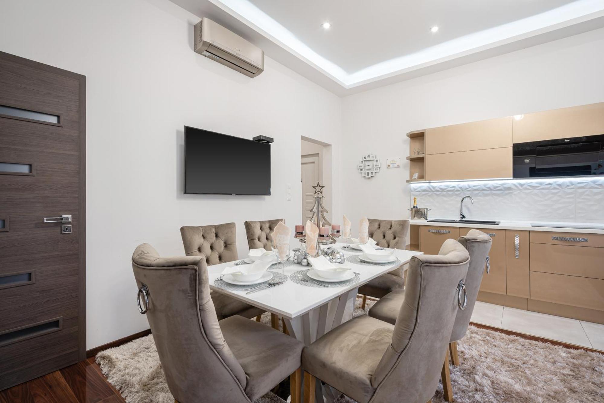 Centrum Opera Luxury Apartment With Free Garage Budapest Bagian luar foto