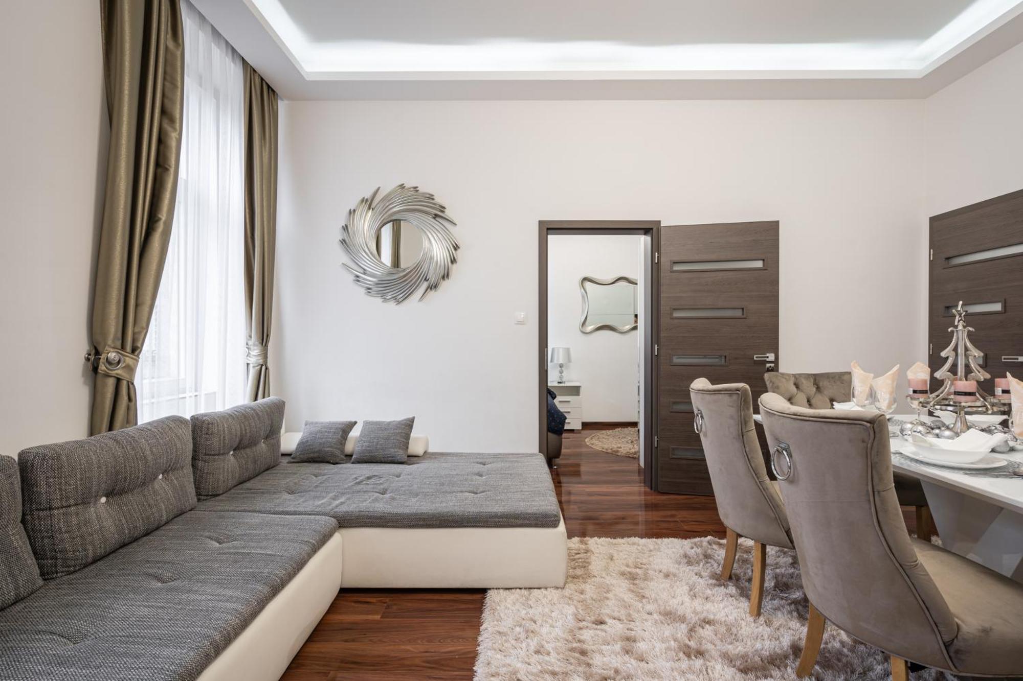 Centrum Opera Luxury Apartment With Free Garage Budapest Bagian luar foto