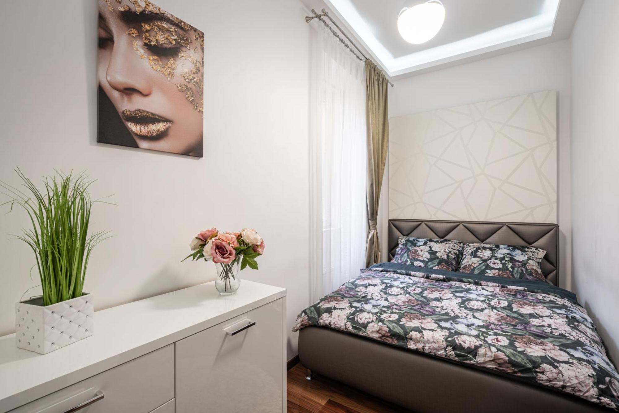 Centrum Opera Luxury Apartment With Free Garage Budapest Bagian luar foto