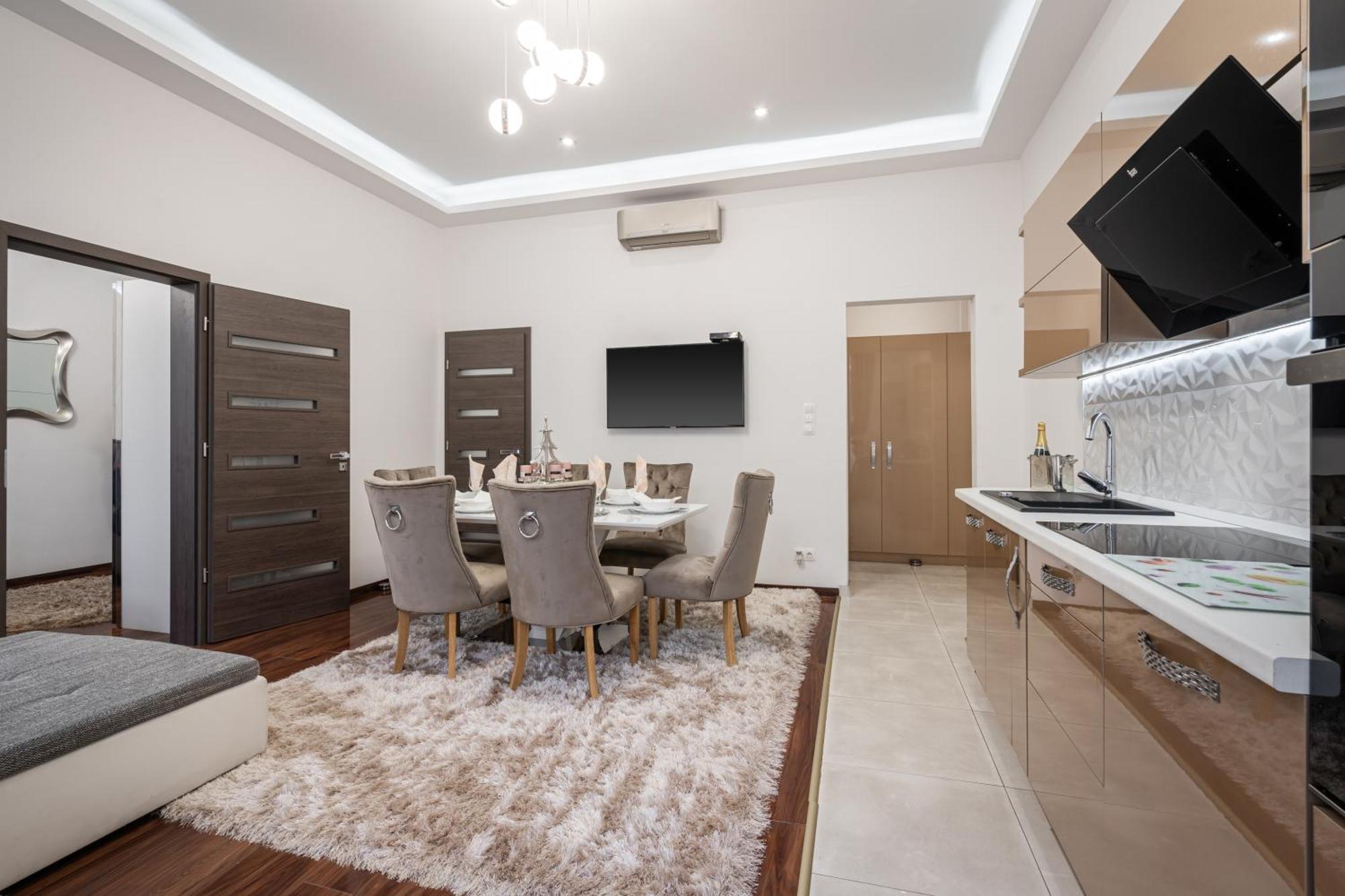 Centrum Opera Luxury Apartment With Free Garage Budapest Bagian luar foto